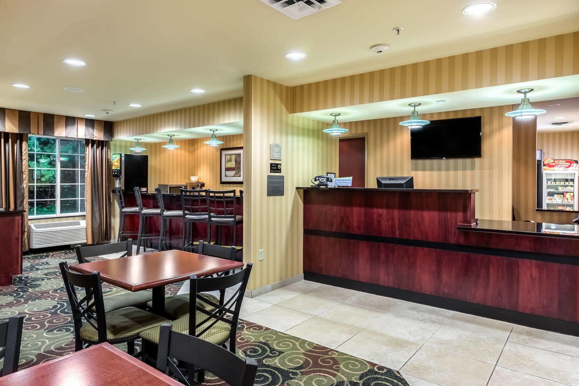 Cobblestone Inn & Suites - Vinton, Ia エクステリア 写真