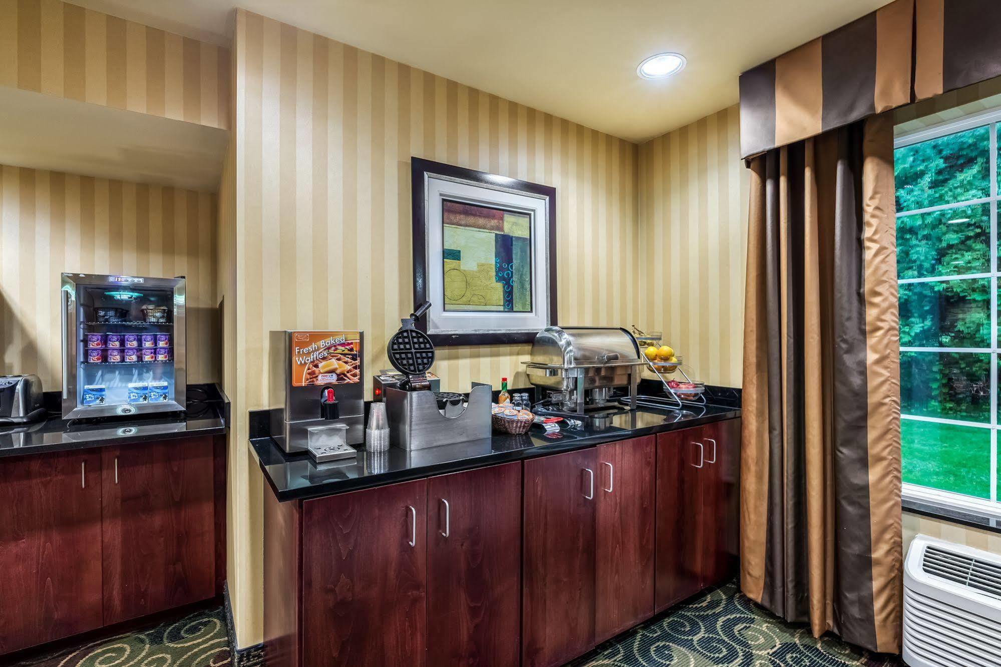 Cobblestone Inn & Suites - Vinton, Ia エクステリア 写真